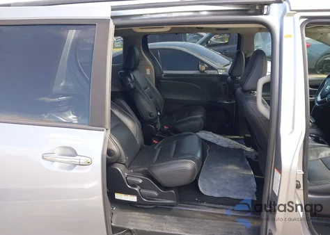 2018 Toyota Sienna Se 8 Passenger from USA, damaged, VIN 5TDXZ3DC3JS938129